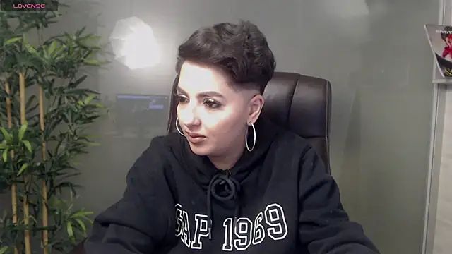 Snapshot of BustyAllyy chatting on February 2025 11:47:01 PM BustyAllyy online show from February 2025 11:47:01 PM