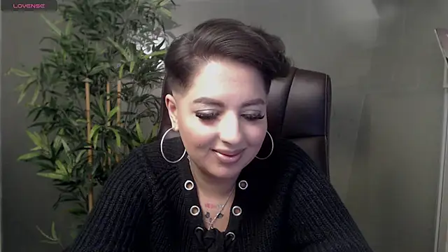 Snapshot of BustyAllyy chatting on February 2025 01:04:02 AM BustyAllyy online show from February 2025 01:04:02 AM