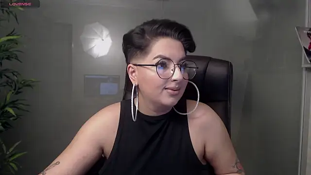 Snapshot of BustyAllyy chatting on February 2025 10:01:01 PM BustyAllyy online show from February 2025 10:01:01 PM