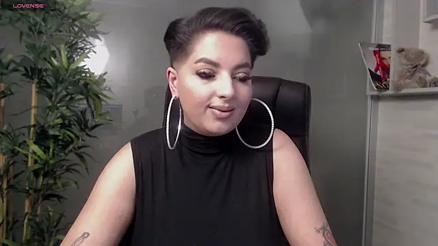 Snapshot of BustyAllyy chatting on February 2025 10:51:02 PM BustyAllyy online show from February 2025 10:51:02 PM