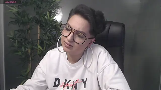 Snapshot of BustyAllyy chatting on February 2025 01:55:01 AM BustyAllyy online show from February 2025 01:55:01 AM