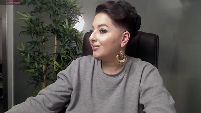 Snapshot of BustyAllyy chatting on February 2025 09:49:02 PM BustyAllyy online show from February 2025 09:49:02 PM