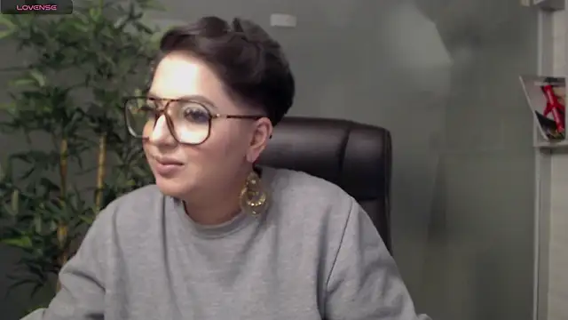 Snapshot of BustyAllyy chatting on February 2025 12:52:02 AM BustyAllyy online show from February 2025 12:52:02 AM