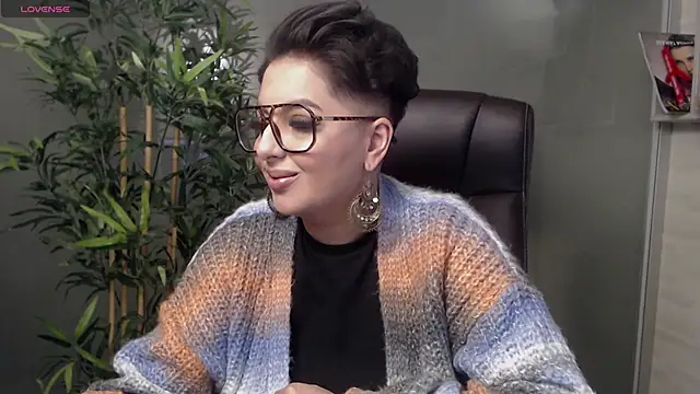 Snapshot of BustyAllyy chatting on February 2025 09:14:01 PM BustyAllyy online show from February 2025 09:14:01 PM