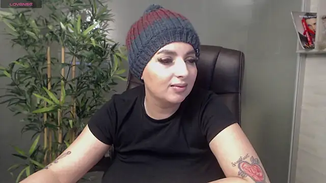 Snapshot of BustyAllyy chatting on February 2025 09:22:01 PM BustyAllyy online show from February 2025 09:22:01 PM