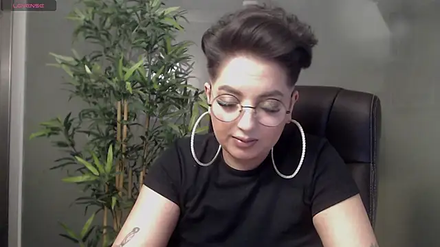 Snapshot of BustyAllyy chatting on February 2025 07:42:01 PM BustyAllyy online show from February 2025 07:42:01 PM