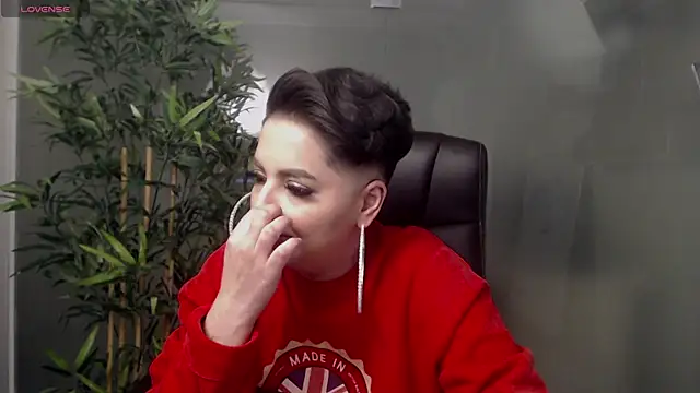 Snapshot of BustyAllyy chatting on February 2025 10:47:01 PM BustyAllyy online show from February 2025 10:47:01 PM