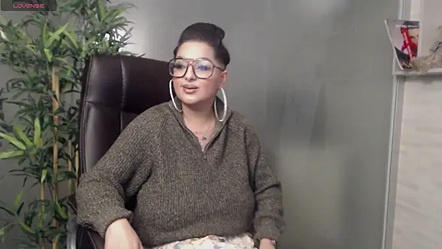 Snapshot of BustyAllyy chatting on February 2025 09:27:02 PM BustyAllyy online show from February 2025 09:27:02 PM