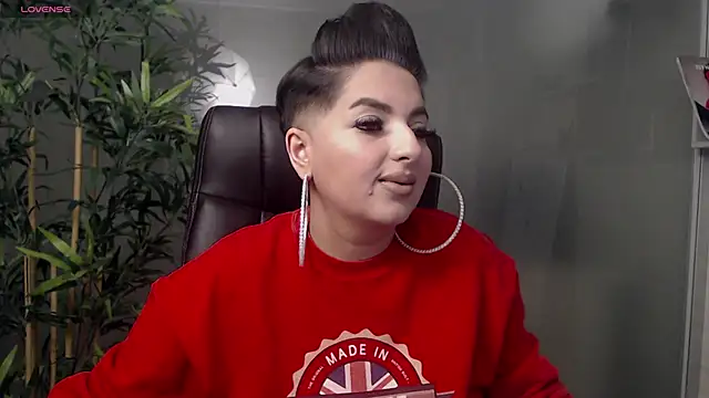 Snapshot of BustyAllyy chatting on February 2025 08:47:01 PM BustyAllyy online show from February 2025 08:47:01 PM