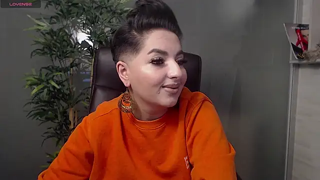 Snapshot of BustyAllyy chatting on February 2025 10:58:01 PM BustyAllyy online show from February 2025 10:58:01 PM