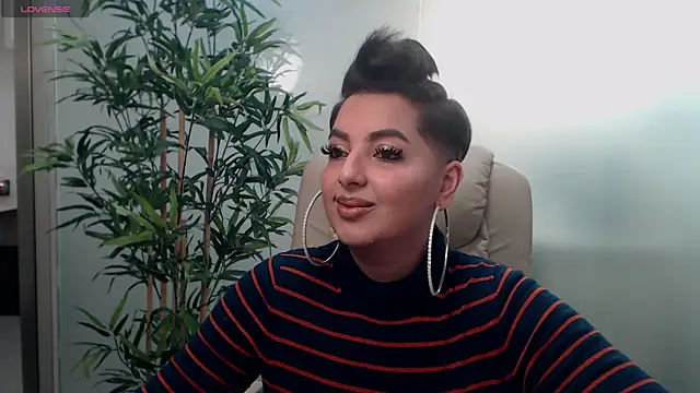 Snapshot of BustyAllyy chatting on February 2025 07:54:01 PM BustyAllyy online show from February 2025 07:54:01 PM