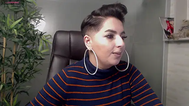 Snapshot of BustyAllyy chatting on February 2025 10:59:01 PM BustyAllyy online show from February 2025 10:59:01 PM