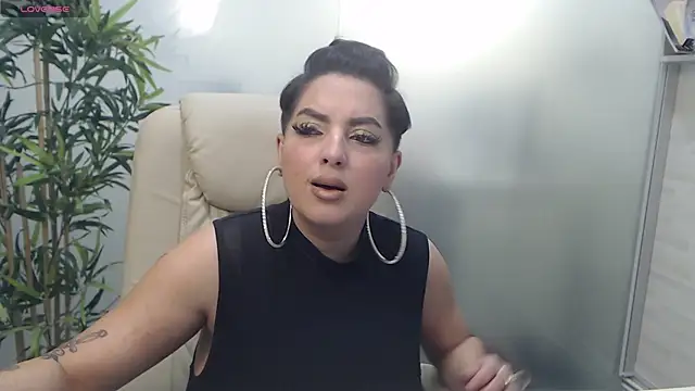 Snapshot of BustyAllyy chatting on February 2025 11:00:02 PM BustyAllyy online show from February 2025 11:00:02 PM