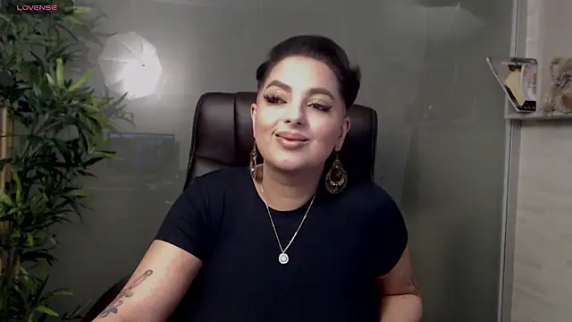 Snapshot of BustyAllyy chatting on February 2025 11:37:02 PM BustyAllyy online show from February 2025 11:37:02 PM