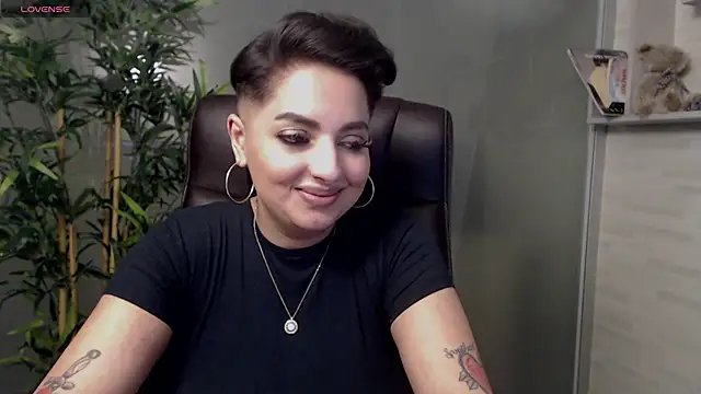 Snapshot of BustyAllyy chatting on February 2025 01:58:01 AM BustyAllyy online show from February 2025 01:58:01 AM