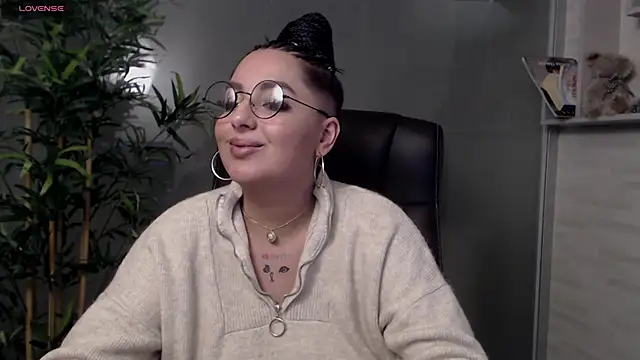 Snapshot of BustyAllyy chatting on March 2025 10:42:01 PM BustyAllyy online show from March 2025 10:42:01 PM