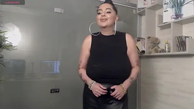 Snapshot of BustyAllyy chatting on March 2025 08:18:02 PM BustyAllyy online show from March 2025 08:18:02 PM