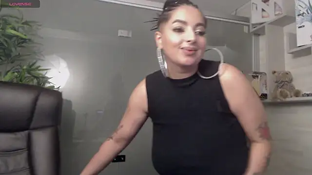 Snapshot of BustyAllyy chatting on March 2025 02:06:02 AM BustyAllyy online show from March 2025 02:06:02 AM