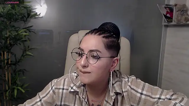 Snapshot of BustyAllyy chatting on March 2025 09:09:02 PM BustyAllyy online show from March 2025 09:09:02 PM