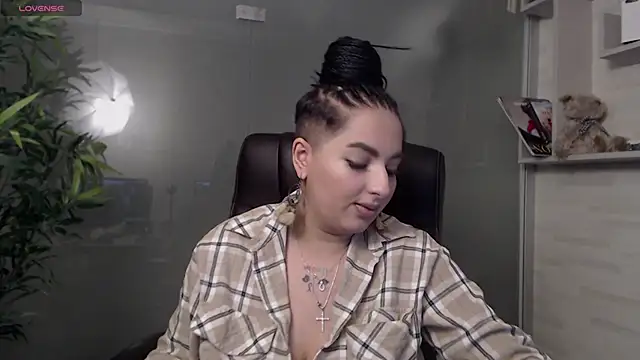 Snapshot of BustyAllyy chatting on March 2025 09:46:02 PM BustyAllyy online show from March 2025 09:46:02 PM