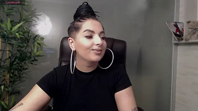 Snapshot of BustyAllyy chatting on March 2025 10:24:02 PM BustyAllyy online show from March 2025 10:24:02 PM