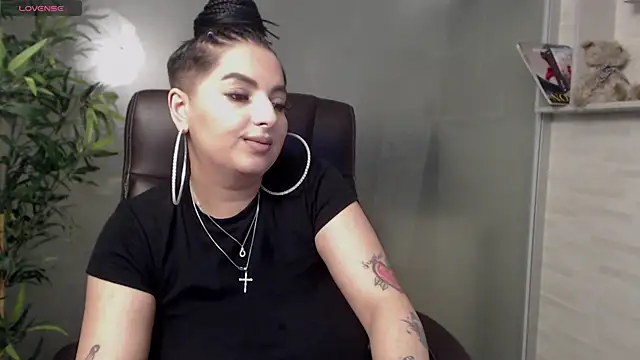 Snapshot of BustyAllyy chatting on March 2025 01:26:02 AM BustyAllyy online show from March 2025 01:26:02 AM