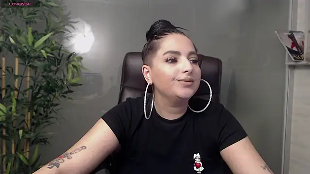 Snapshot of BustyAllyy chatting on March 2025 08:20:02 PM BustyAllyy online show from March 2025 08:20:02 PM