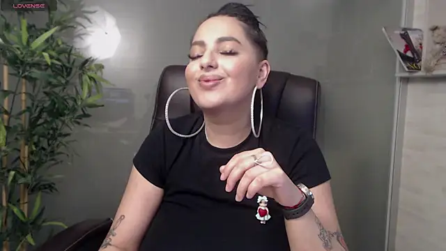 Snapshot of BustyAllyy chatting on March 2025 11:26:01 PM BustyAllyy online show from March 2025 11:26:01 PM