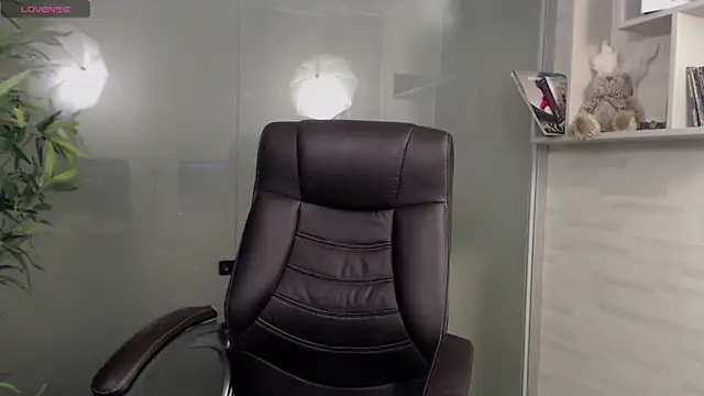 Snapshot of BustyAllyy chatting on March 2025 11:32:02 PM BustyAllyy online show from March 2025 11:32:02 PM