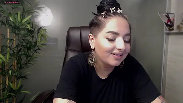 Snapshot of BustyAllyy chatting on March 2025 11:04:02 PM BustyAllyy online show from March 2025 11:04:02 PM