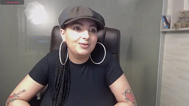 Snapshot of BustyAllyy chatting on March 2025 10:28:01 PM BustyAllyy online show from March 2025 10:28:01 PM