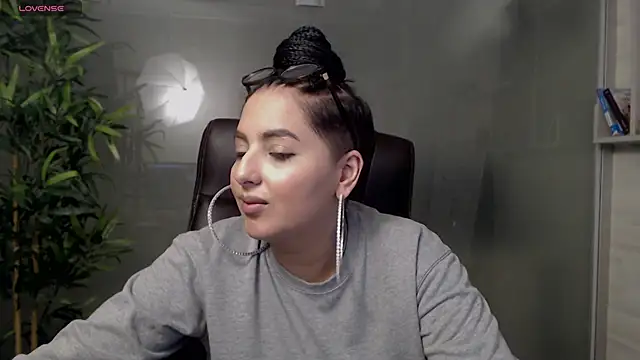 Snapshot of BustyAllyy chatting on March 2025 10:37:01 PM BustyAllyy online show from March 2025 10:37:01 PM