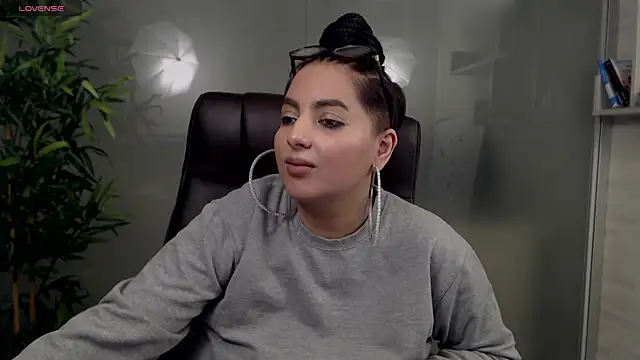 Snapshot of BustyAllyy chatting on March 2025 01:43:02 AM BustyAllyy online show from March 2025 01:43:02 AM