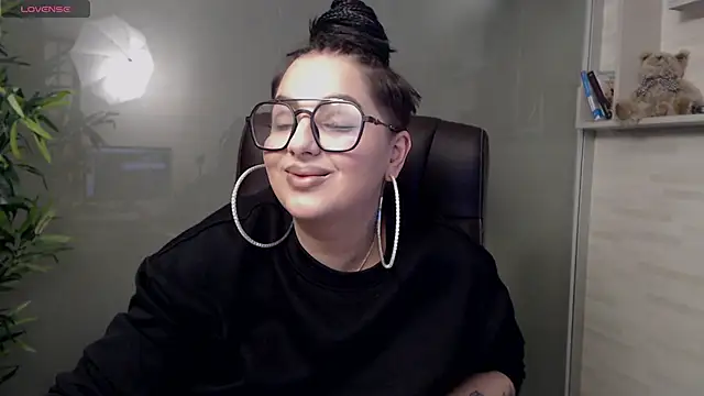 Snapshot of BustyAllyy chatting on March 2025 10:18:02 PM BustyAllyy online show from March 2025 10:18:02 PM