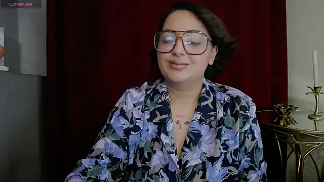 Snapshot of BustyAllyy chatting on November 2025 06:20:01 PM BustyAllyy online show from November 2025 06:20:01 PM