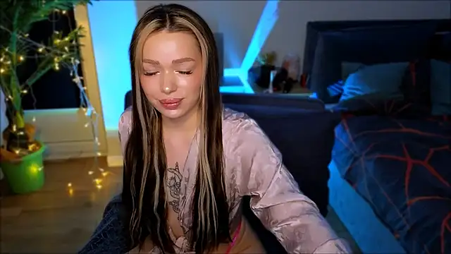 Snapshot of Lily_Yin chatting on March 2025 05:49:02 AM Lily Yin online show from March 2025 05:49:02 AM