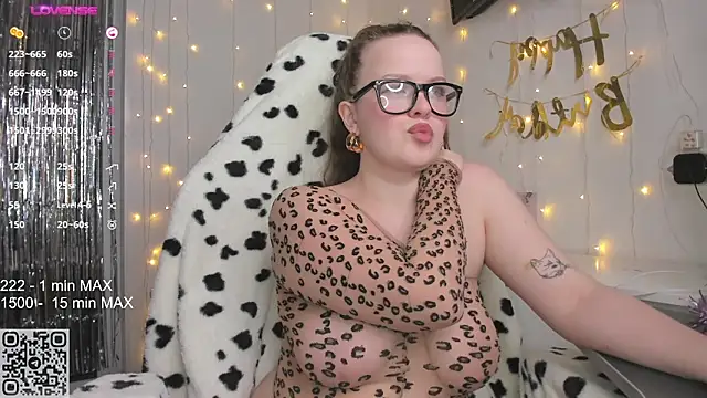 Snapshot of HANNA_MONTANAS chatting on February 2025 10:26:02 PM HANNA MONTANAS online show from February 2025 10:26:02 PM