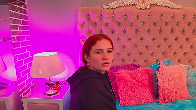 Snapshot of AdelaineBest chatting on September 2025 07:15:02 PM AdelaineBest online show from September 2025 07:15:02 PM