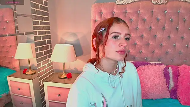 Snapshot of AdelaineBest chatting on October 2025 06:05:01 AM AdelaineBest online show from October 2025 06:05:01 AM