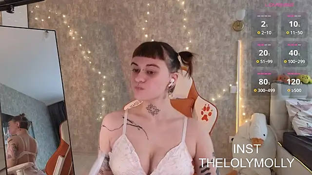 Snapshot of LolyMolli chatting on October 2025 10:05:01 AM LolyMolli online show from October 2025 10:05:01 AM