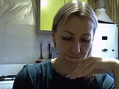 Snapshot of AshleyXHoney chatting on October 2025 07:08:01 AM AshleyXHoney online show from October 2025 07:08:01 AM