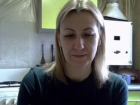 Snapshot of AshleyXHoney chatting on October 2025 06:56:02 AM AshleyXHoney online show from October 2025 06:56:02 AM