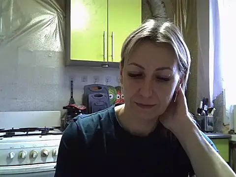 Snapshot of AshleyXHoney chatting on October 2025 06:10:01 AM AshleyXHoney online show from October 2025 06:10:01 AM