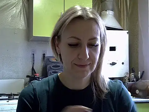 Snapshot of AshleyXHoney chatting on November 2025 08:04:01 AM AshleyXHoney online show from November 2025 08:04:01 AM