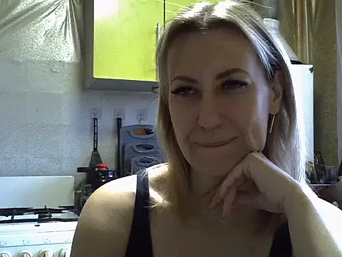 Snapshot of AshleyXHoney chatting on November 2025 07:07:01 AM AshleyXHoney online show from November 2025 07:07:01 AM