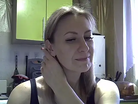 Snapshot of AshleyXHoney chatting on December 2025 07:17:01 AM AshleyXHoney online show from December 2025 07:17:01 AM