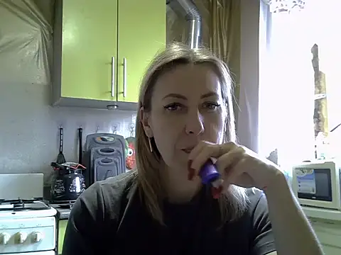 Snapshot of AshleyXHoney chatting on December 2025 08:29:02 AM AshleyXHoney online show from December 2025 08:29:02 AM