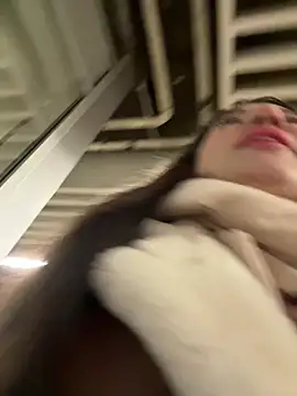 Snapshot of MooonReal chatting on December 2024 03:47:01 AM MooonReal online show from December 2024 03:47:01 AM