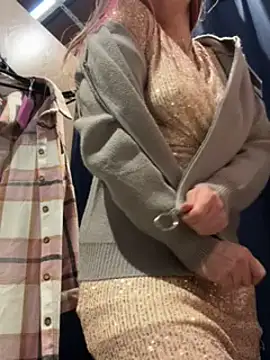 Snapshot of MooonReal chatting on January 2025 07:41:01 AM MooonReal online show from January 2025 07:41:01 AM