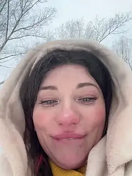 Snapshot of MooonReal chatting on February 2025 06:30:01 AM MooonReal online show from February 2025 06:30:01 AM